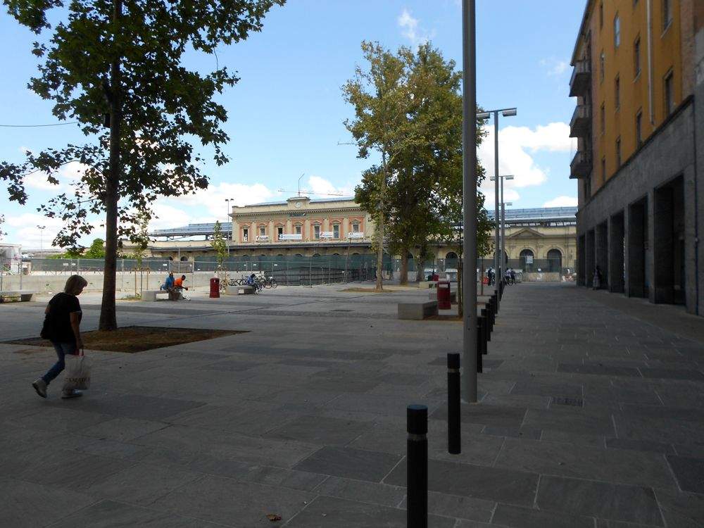 Piazzale Dalla Chiesa - zona est 9-2